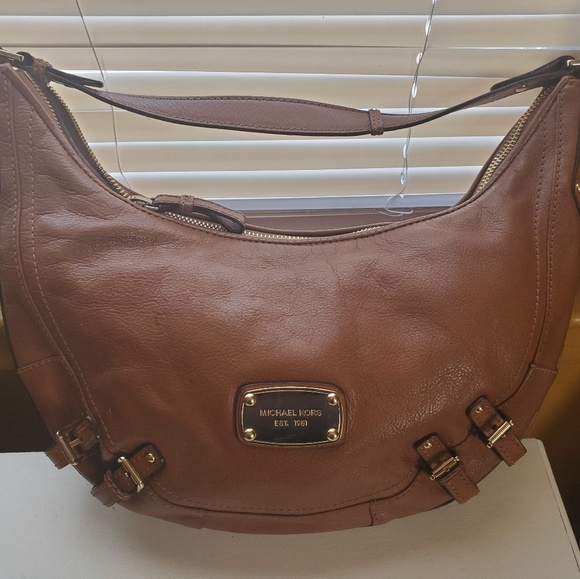 Michael Kors matching bag and shoe. - Picture 2 of 8